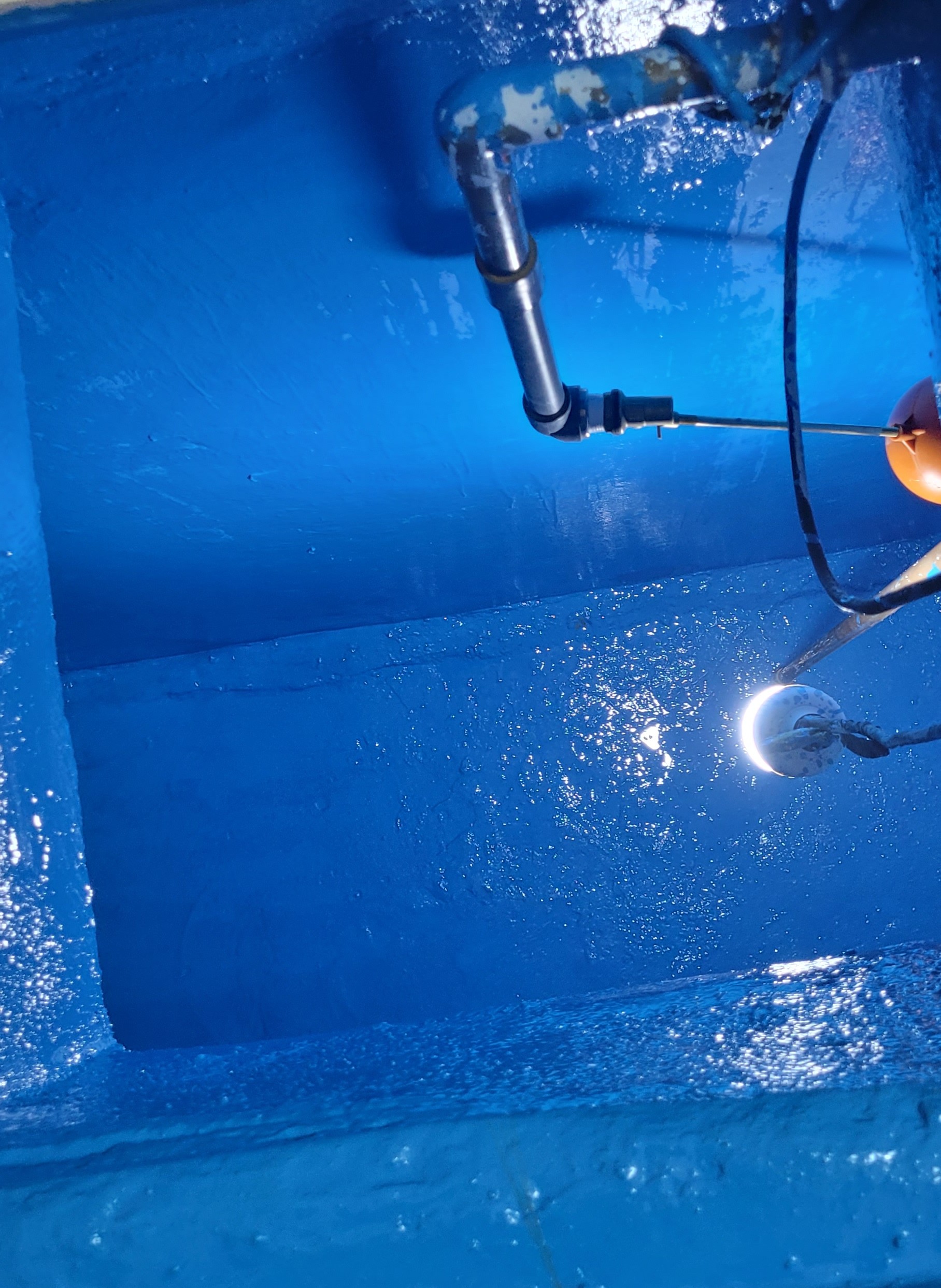 كشف تسربات المياه وعزل اسطح وعزل خزانات المياه